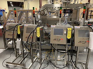 Ein CIJ-Drucker mit 4 Druckköpfen benötigt 4 HMIs